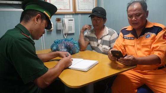 Cứu nạn kịp thời một ngư dân bị bệnh ở vùng biển Hoàng Sa ảnh 3