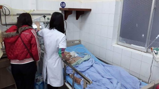 Cụ ông 73 tuổi nguy kịch do dòng nước xiết cuốn trôi ảnh 1