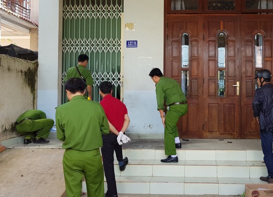 Cả khu dân cư hoảng loạn bởi căn nhà bị nổ mìn ảnh 1
