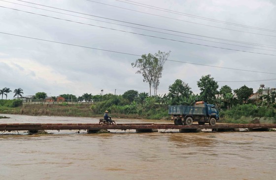 Khen thưởng đột xuất nam thanh niên lao xuống sông cứu sống 2 nữ sinh ảnh 6