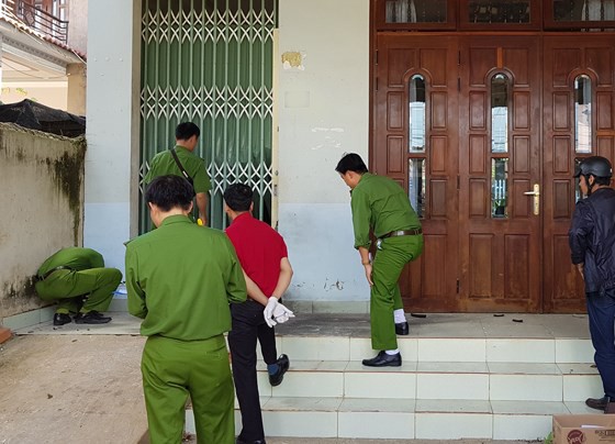 Bắt giữ 3 nghi can cài mìn trước cửa nhà dân ảnh 1