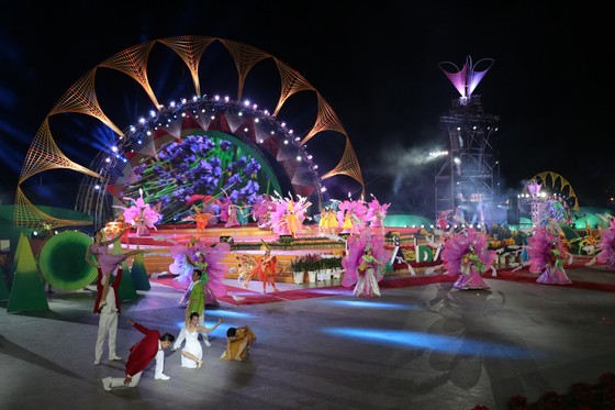Đêm khai mạc Festival Hoa Đà Lạt đầy sắc màu ảnh 1