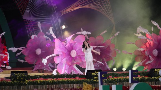 Đêm khai mạc Festival Hoa Đà Lạt đầy sắc màu ảnh 8