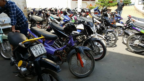 Hàng chục dân chơi tuổi "teen" tụ tập đua xe tại Đà Lạt ảnh 2