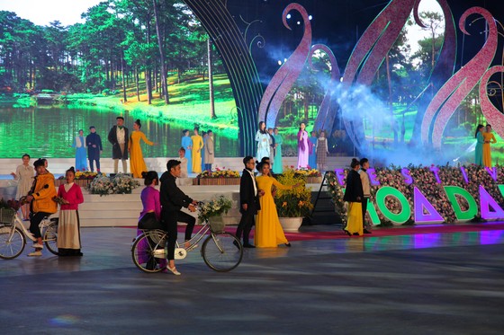 Rực rỡ đêm hội khai mạc Festival hoa Đà Lạt 2019 ảnh 8
