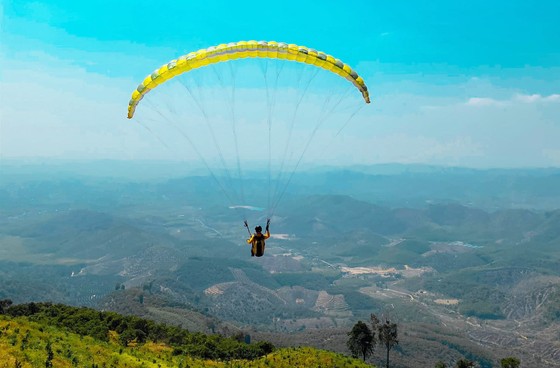 Đình chỉ tour bay dù lượn "chui" ảnh 2