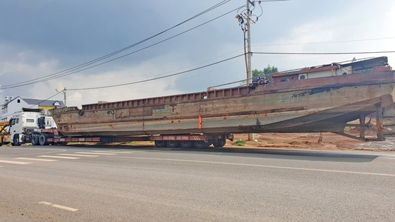 Xe chở thuyền dài 28m lên đèo Bảo Lộc bị phạt hơn 90 triệu đồng ảnh 2
