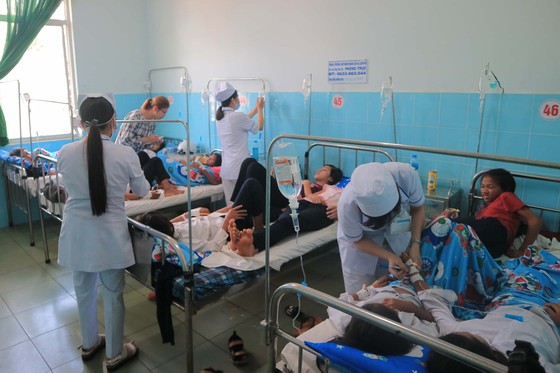 135 học sinh nhập viện sau khi ăn bánh mì tại trường học ảnh 1