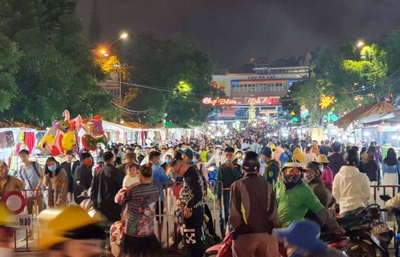 Lâm Đồng, Đồng Nai cho phép một số cơ sở kinh doanh dịch vụ hoạt động trở lại ảnh 1