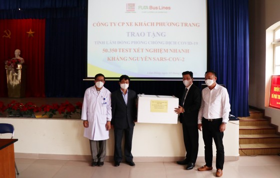 Trao tặng hơn 50.000 bộ xét nghiệm Covid-19 cho tỉnh Lâm Đồng ảnh 1