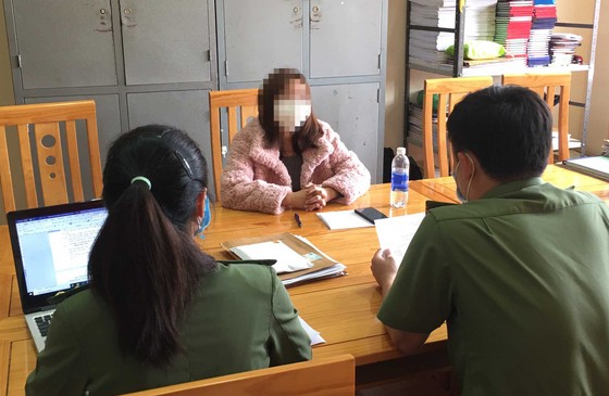Phạt một phụ nữ 7,5 triệu đồng vì giới thiệu 'nước 7 màu' chữa Covid-19 ảnh 1