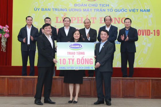 Thêm 1 tỷ đồng hỗ trợ bệnh viện Bạch Mai chống dịch Covid-19 ảnh 1