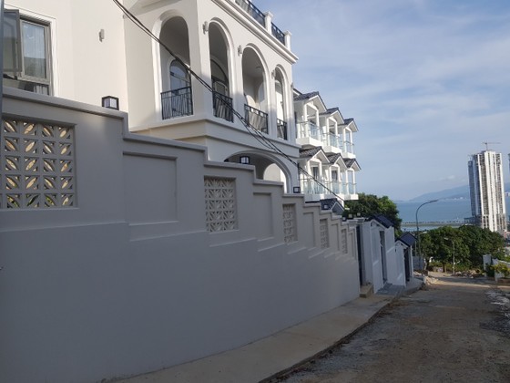 Phố biệt thự trái phép trên núi Cô Tiên gây nguy hiểm cho dân cư ảnh 3
