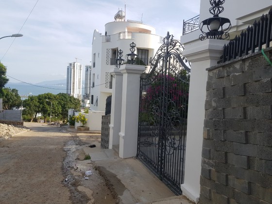 Phố biệt thự trái phép trên núi Cô Tiên gây nguy hiểm cho dân cư ảnh 2