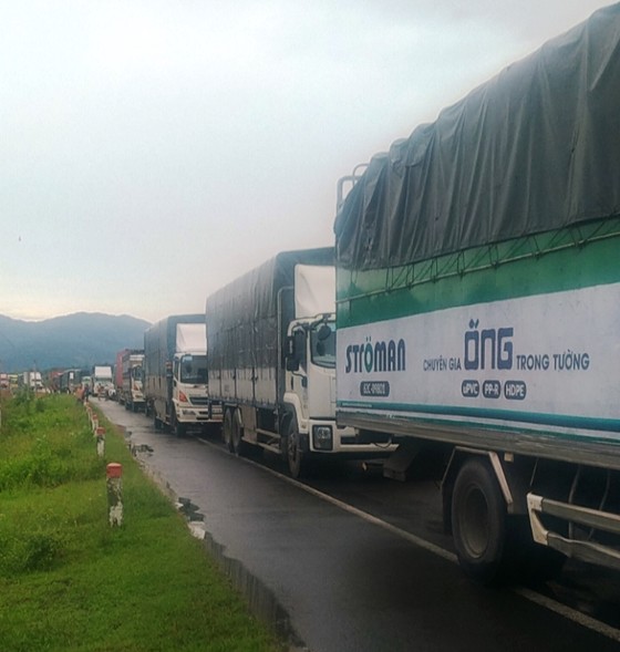 Bão số 9 càn quét các tỉnh miền Trung, hàng trăm nhà dân tốc mái ảnh 22