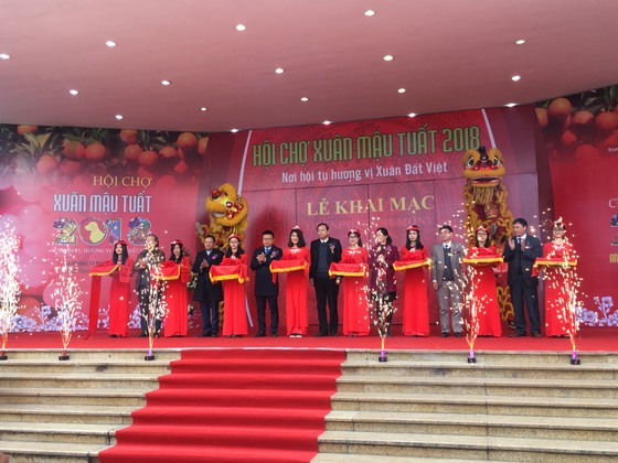 Khai mạc hội chợ xuân Mậu Tuất 2018 dành cho nông sản ảnh 1