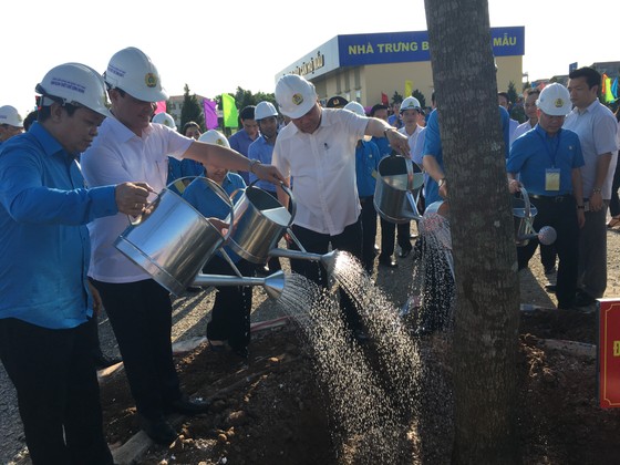 Thủ tướng thăm khu nhà ở dành cho công nhân ở Hà Nam ảnh 3