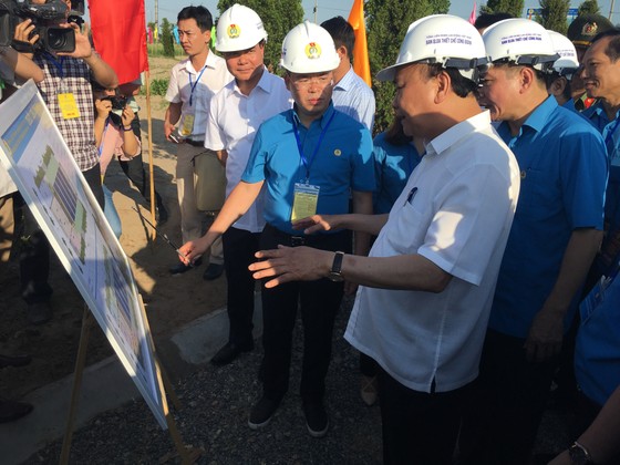 Thủ tướng thăm khu nhà ở dành cho công nhân ở Hà Nam ảnh 2