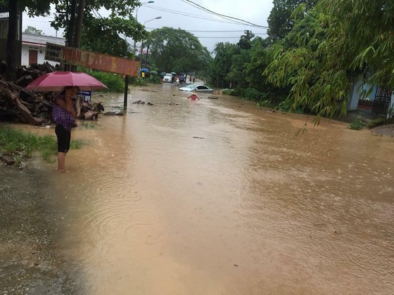 Đảm bảo an toàn cho đập và hạ du khi xả lũ tại Trà Sư và Tha La ảnh 4