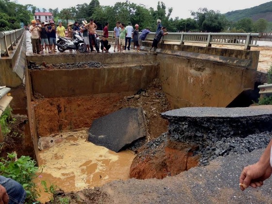 Năm nay, có 10-12 cơn bão muộn, xâm mặn và hạn hán sẽ kéo dài ảnh 2