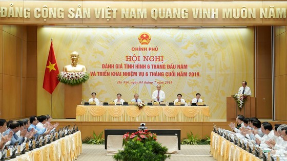 Sáng nay 4-7, Thủ tướng chủ trì họp trực tuyến với 63 tỉnh và thành phố ảnh 1