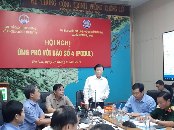 Bão số 4 di chuyển thần tốc, hướng vào Trung bộ ảnh 1
