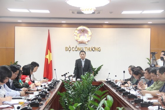 Không thiếu hàng, người dân cứ yên tâm, bình tĩnh ảnh 1