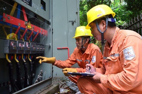 1 ngày nắng nóng như đổ lửa, cả nước xài 789,6 triệu kWh điện ảnh 1