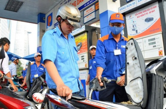 Giá xăng dầu tăng thêm gần 1.000 đồng/lít từ chiều nay ảnh 1