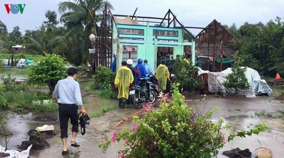 Miền Bắc 2 người chết, miền Nam hơn 400 nhà tốc mái ảnh 2