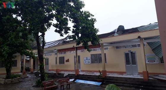 Miền Bắc 2 người chết, miền Nam hơn 400 nhà tốc mái ảnh 4
