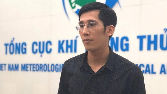 Trong sáng đến trưa nay, bão số 5 với cường độ cấp 7-8 sẽ đi vào các tỉnh từ Quảng Bình đến Quảng Nam ảnh 1