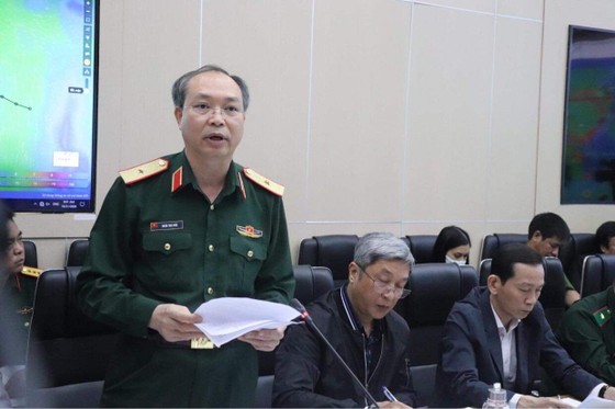 Cần thiết thì điều động máy bay trực thăng cứu trợ bà con miền Trung ảnh 7