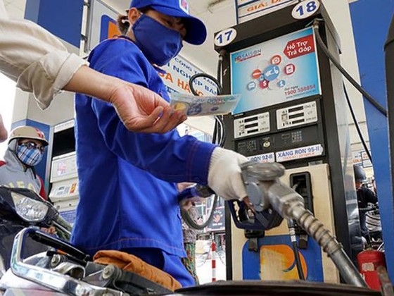 Xăng dầu tiếp tục tăng giá từ chiều nay ảnh 1