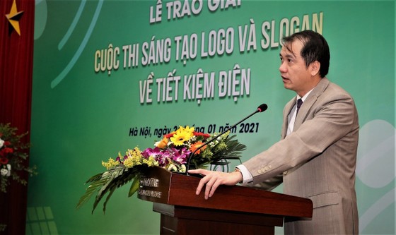 Trao giải nhất cho tác giả thiết kế logo tiết kiệm điện ảnh 2