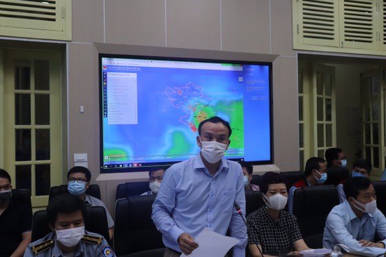 Hà Nội mưa to, cây cổ thụ đổ làm sập tường TAND Tối cao ảnh 6