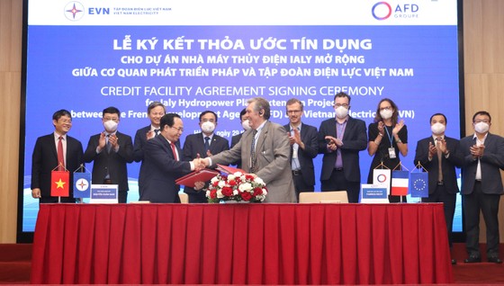 Vay 1.900 tỷ đồng cho dự án Nhà máy Thuỷ điện Ialy mở rộng ảnh 1
