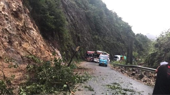 Mưa như trút, đèo Ô Quy Hồ sạt lở nghiêm trọng ảnh 4