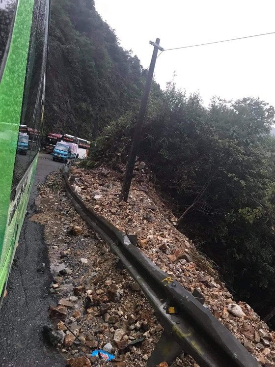 Mưa như trút, đèo Ô Quy Hồ sạt lở nghiêm trọng ảnh 6