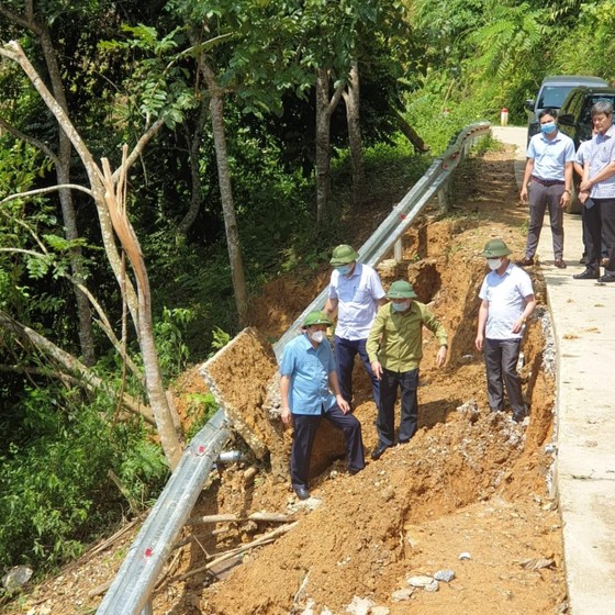 Miền Bắc sạt lở nhiều nơi, Phó Thủ tướng gửi quà hỗ trợ ảnh 2