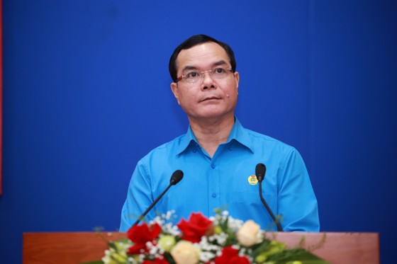 Công nhân, viên chức, lao động cả nước đồng cam cộng khổ, thi đua vượt qua đại dịch ảnh 3