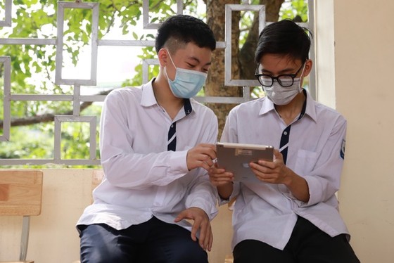 200.000 tài khoản trị giá 100 tỷ đồng hưởng ứng Chương trình 'Sóng và máy tính cho em' ảnh 5