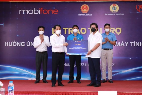 200.000 tài khoản trị giá 100 tỷ đồng hưởng ứng Chương trình 'Sóng và máy tính cho em' ảnh 3