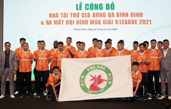 Nghịch lý dễ chịu của V-League ảnh 1