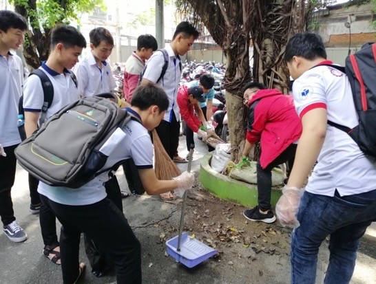 Gần 1.000 sinh viên hưởng ứng chương trình nói không với ly, ống hút nhựa ảnh 3