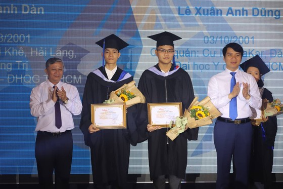 50 tân thủ khoa nhận học bổng Nâng bước thủ khoa 2019 ảnh 1