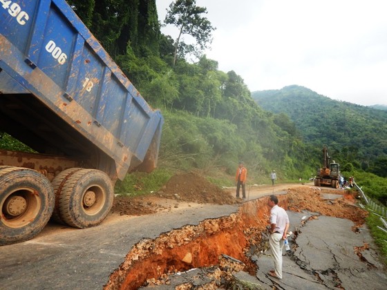 Xe trọng tải nhẹ đã có thể lưu thông qua Quốc lộ 28B ảnh 1