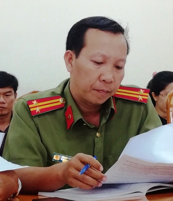 Khởi tố chủ tịch xã và kế toán vụ tráo máy nông cụ của dân nghèo ảnh 1