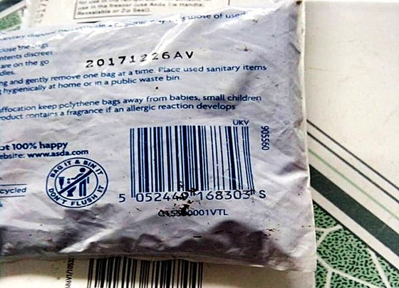 VIDEO: Khuyến cáo bà con không sử dụng hàng lạ trôi dạt vào đảo Phú Quý ảnh 2