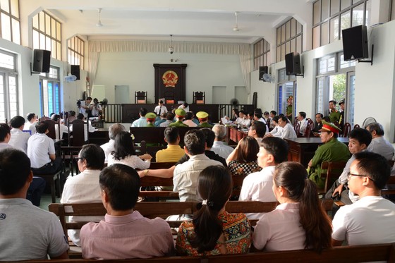 Xét xử vụ buôn lậu xăng dầu "khủng" nhất từ trước đến nay ảnh 1